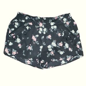 Woman's shorts